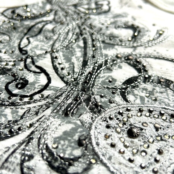 🤍🖤Maurices Graphic White and Black Tank Top - Picture 6 of 6